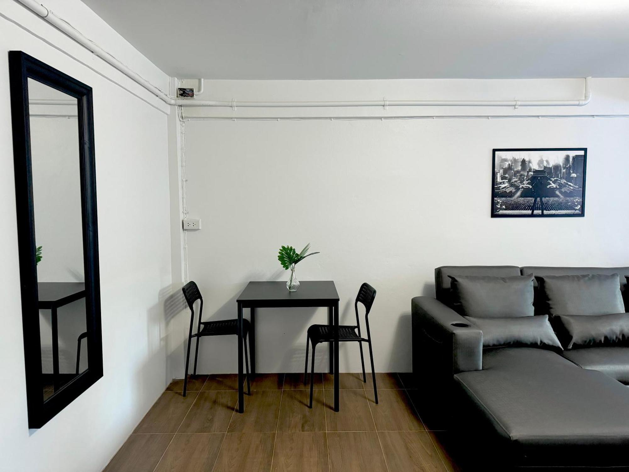 Berlin Haus Hotel Nonthaburi Exterior photo